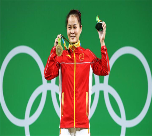 女举63公斤级邓薇破世界纪录 中国16年后再摘金