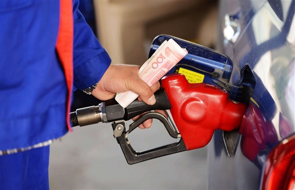 国内油价今日或迎“二连涨” 每升涨0.12-0.15元