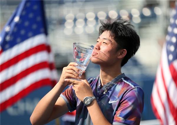 中国小将吴易昺勇夺美网青少年男单冠军，成就双冠王创造历史