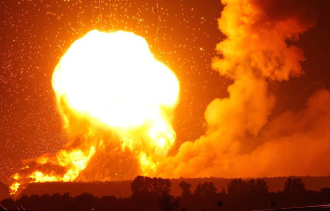 乌克兰国防部一弹药库爆炸 ３万余人紧急撤离