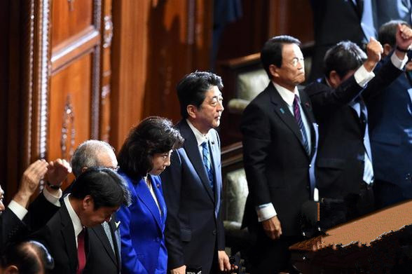 想解散众议院就解散 安倍这么“任性”也行？