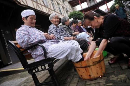 多地推独生子女护理假：有省份规定每年不少于15天