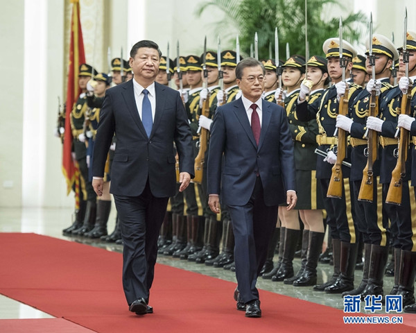 习近平同韩国总统文在寅举行会谈