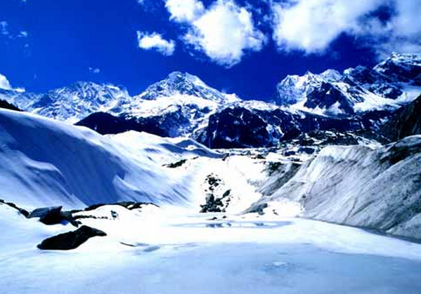 甘肃最大的山谷冰川向旅游说“再见”