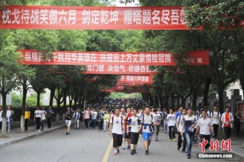 上大学、当新兵、获大奖 首批00后：我们已经长大了