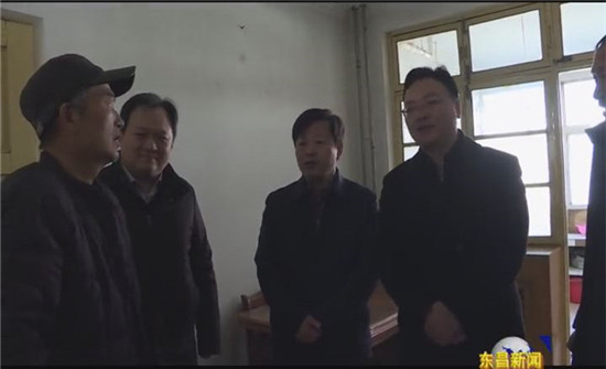 彭志国走访慰问个体工商户和困难教师