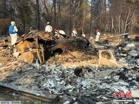 美国加州致命山火已致逾900人失踪 搜救行动进行中