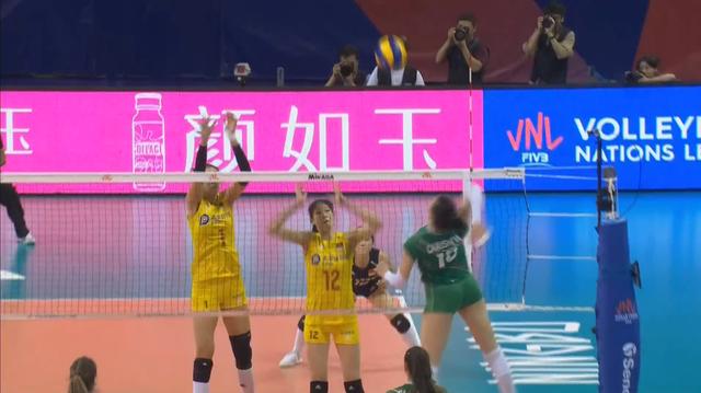 中国女排3-0保加利亚女排获两连胜，朱婷首发胡铭媛快球惊艳全场