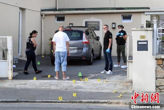 法国一清真寺外发生枪击案致2人受伤 枪手已自杀