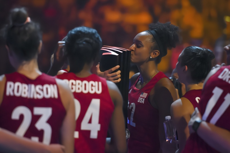 美国女排世界排球联赛总决赛夺冠 中国女排获季军