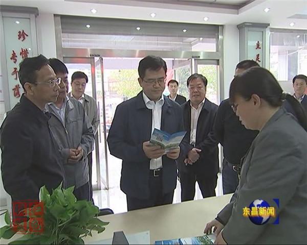 孙爱军以普通党员身份到新区街道八一社区报到