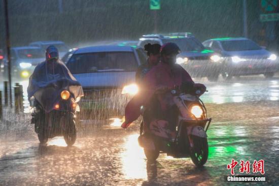 台风“麦德姆”影响南海海南岛 部分地区有暴雨天气