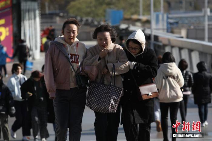 冷空气来袭！北方迎新一轮降温 南方多地现下半年初雪