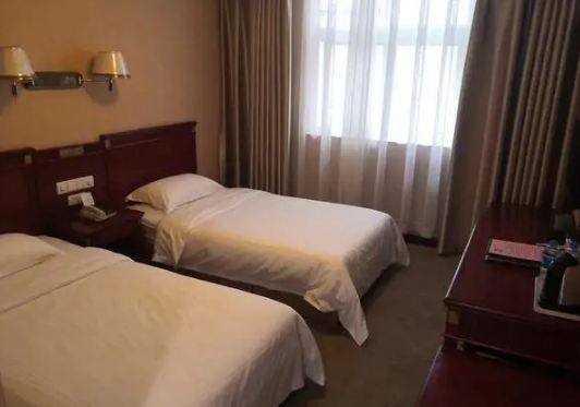郑州中考房预订火爆“一房难求”，有酒店房价翻番上涨