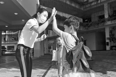 深圳幼儿园采自愿弹性上学制度 学生入园可摘口罩