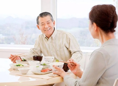 中老年人饮食需留意“4不吃 、3不喝”肠胃顺畅 营养吸收更佳