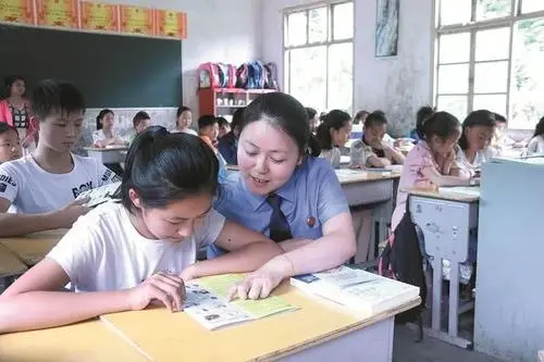 为未成年人撑起“法治蓝天”