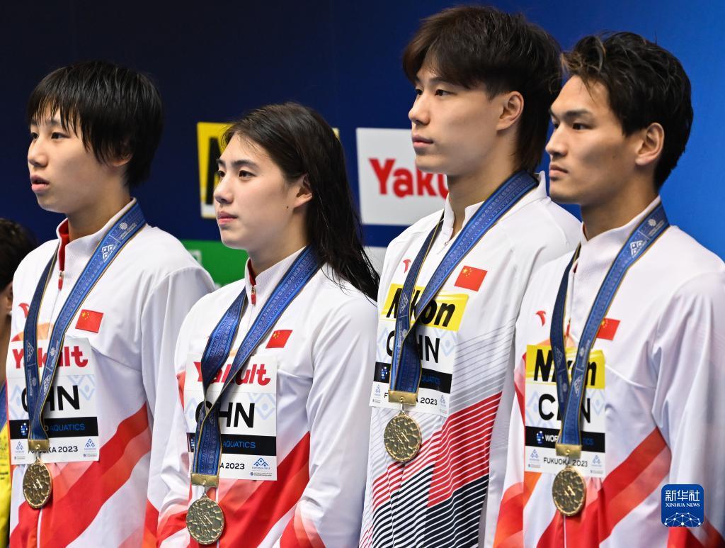 中国队首次获得男女4x100米混合泳接力世锦赛冠军
