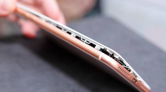 iPhone 8 Plus爆裂 苹果称系电池肿胀