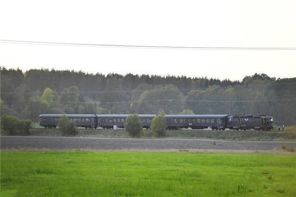 瑞典一火车与参加军演坦克相撞 4人受伤
